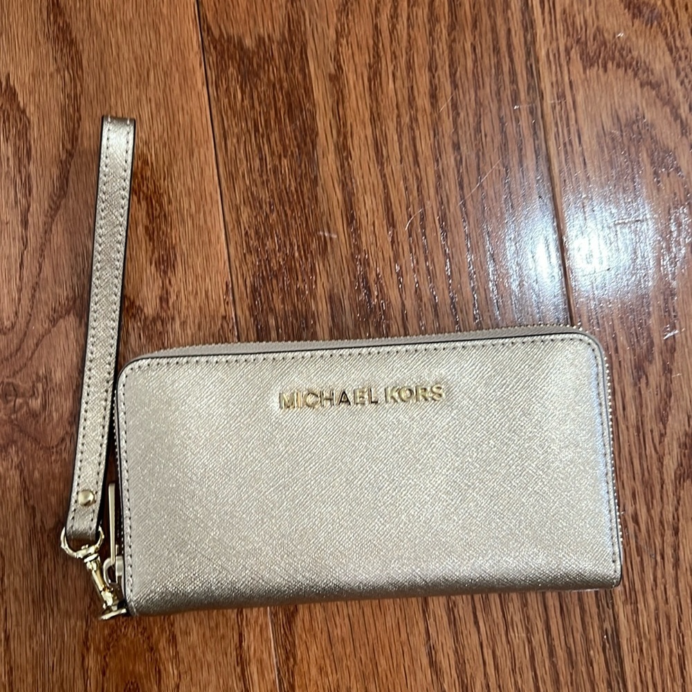 Michael Kors Leather Zip Around Wristlet like new
